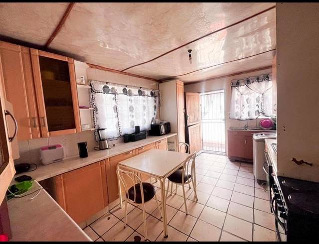 3 BEDROOM HOUSE FOR SALE IN DIEPKLOOF